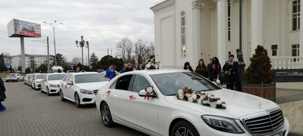 Аренда автомобиля для свадеб и праздников