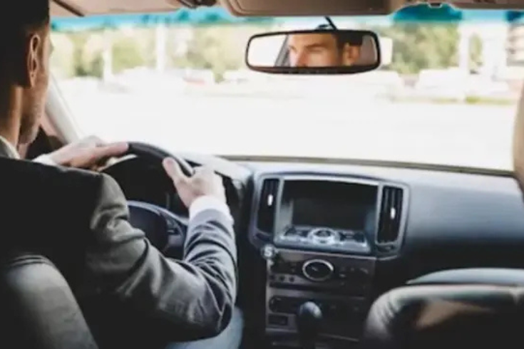 Автомобили с водителем и без: плюсы и минусы каждого варианта