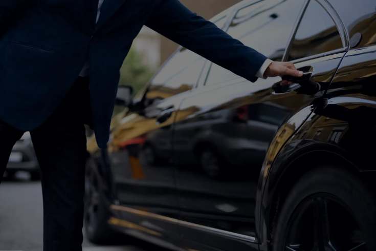 Плюсы и минусы проката машины с водителем