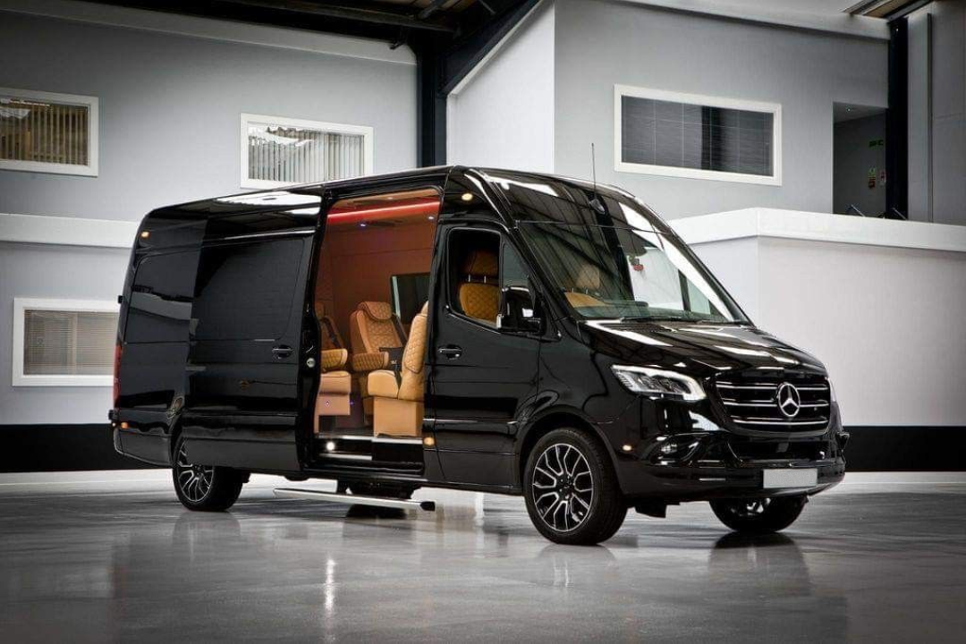 Трансфер из аэропорта Алматы на Mercedes Sprinter VIP: комфорт для группы до 16 человек